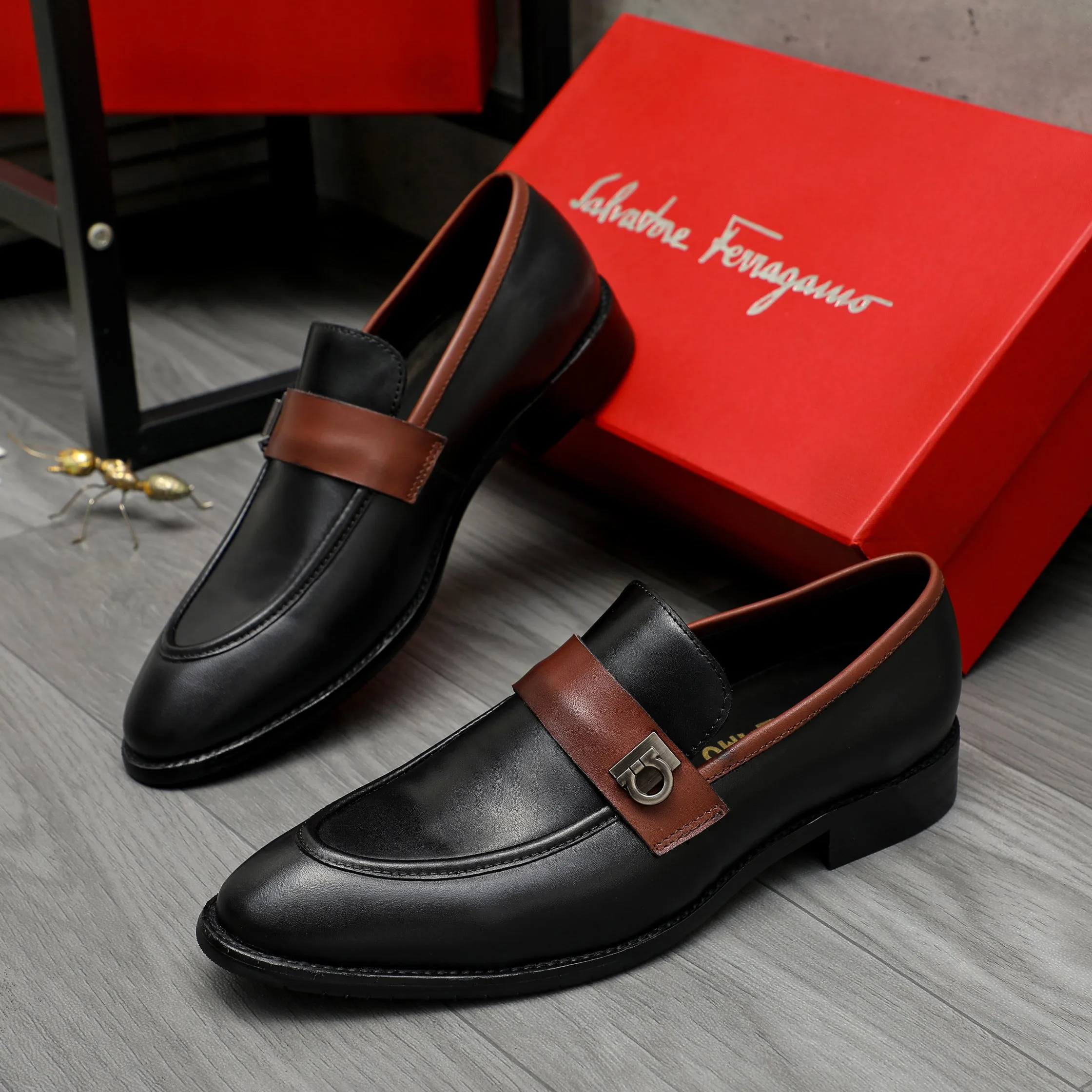Men's men's shoes💰460 Product trademark: Ferragamo "Ferragamo" business slip-on leather shoes Regular size: 39-44 Product materials: Selected high-quality cowhide upper, cowhide lining, original outsole